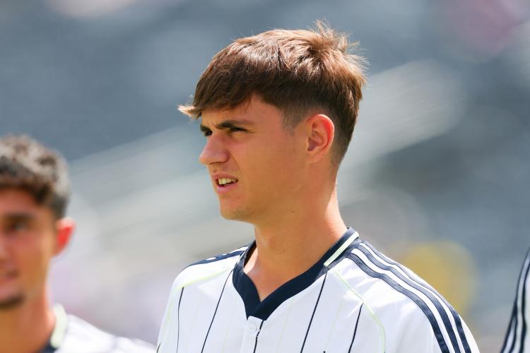 阿瓜多是一, 没有频繁地