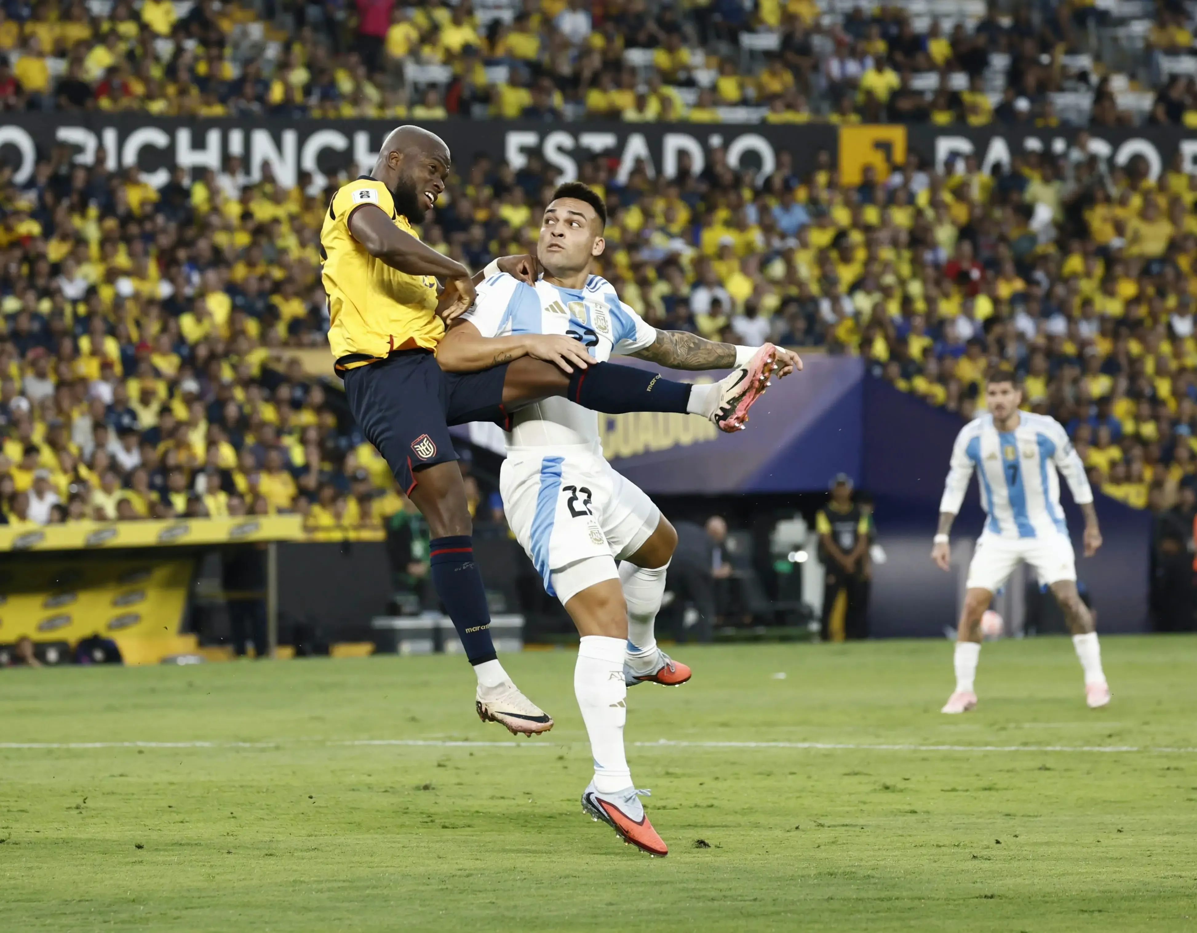 西均遭遇失, 领先, 球产生