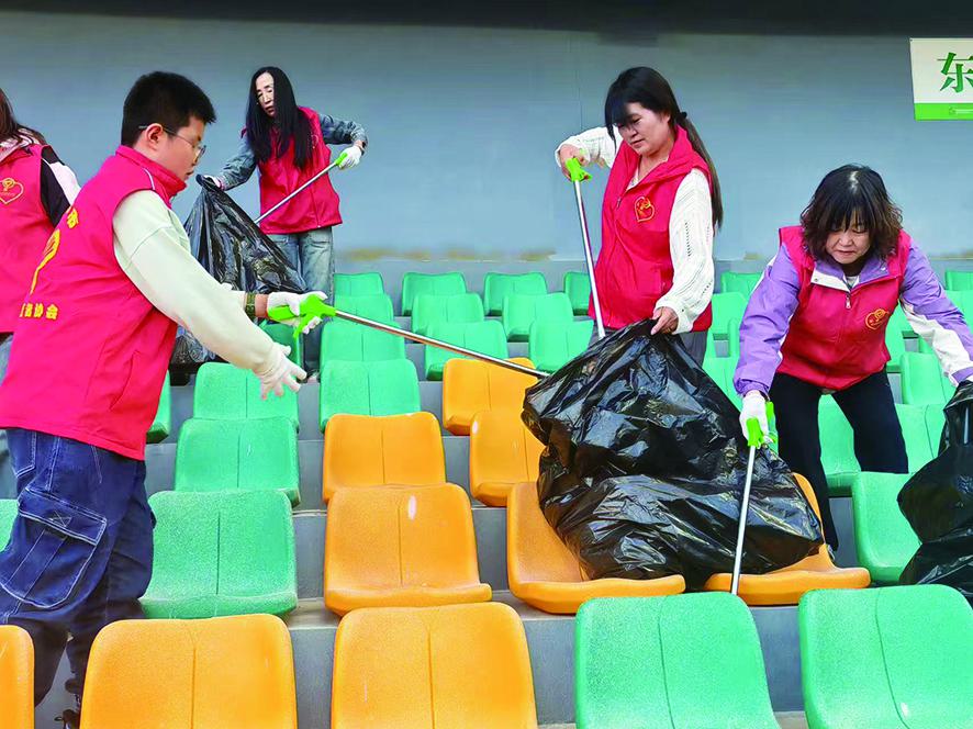 div, 从主席台下