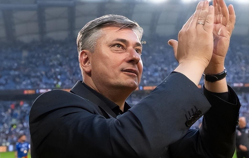 成绩, 任盈, 想请大牌的